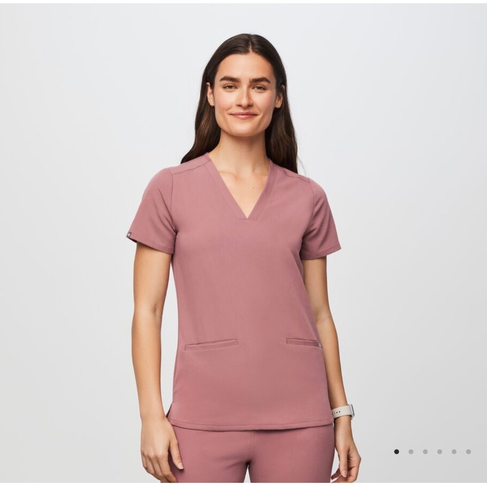 women's Mauve Casma - Three-Pocket Scrub Top - M / Mauve